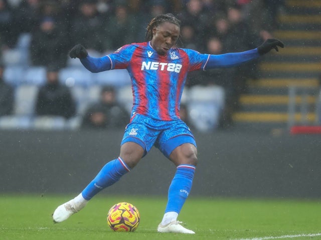 Eberechi Eze of Crystal Palace shoots at goal during his side's Premier League match against Brentford, on January 26, 2025