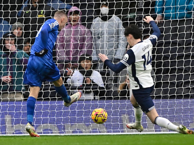 Jamie Vardy scores for Leicester City against Tottenham Hotspur on January 26, 2025