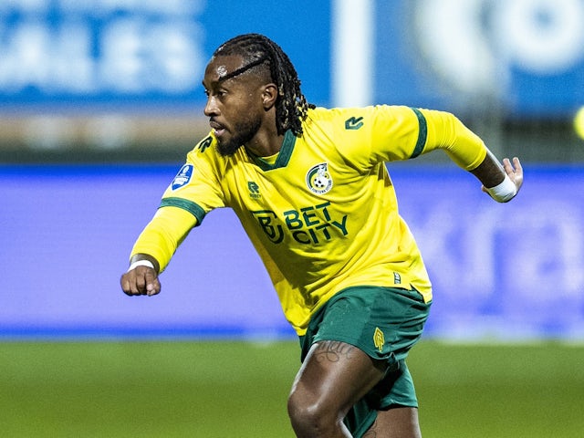 Ryan Fosso of Fortuna Sittard in action against FC Twente on November 23, 2024