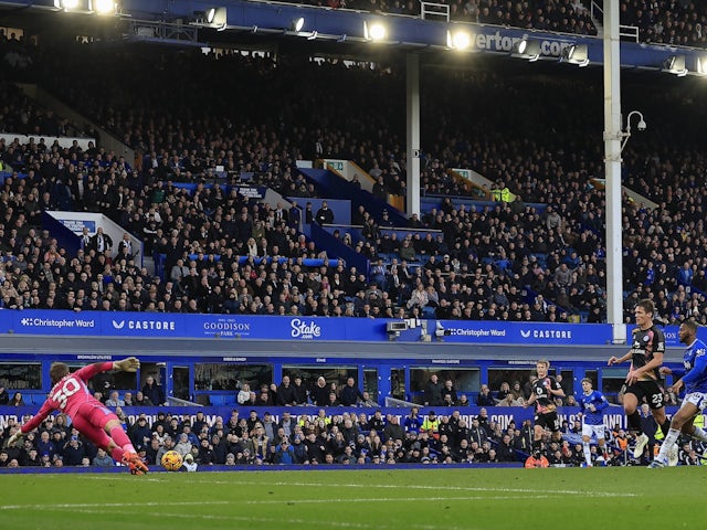 Everton's Beto makes it 3-0 against Leicester City on February 1, 2025