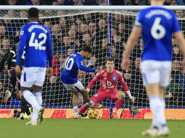 Everton's Iliman Ndiaye makes it 4-0 against Leicester City on February 1, 2025