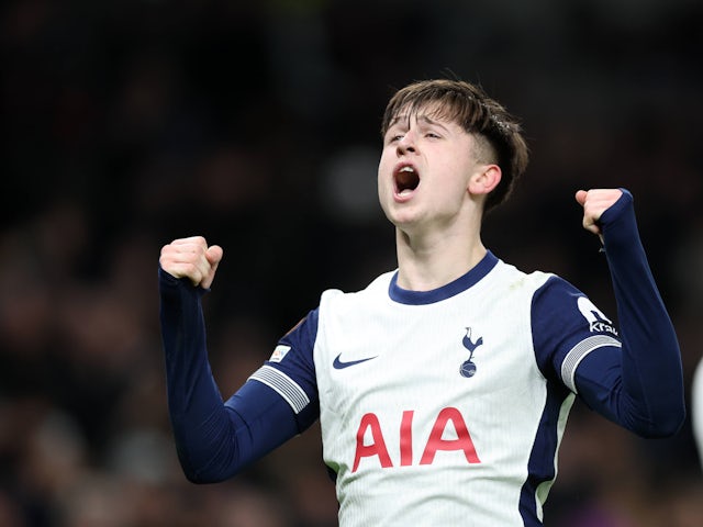 Tottenham Hotspur's Mikey Moore celebrates scoring on January 30, 2025