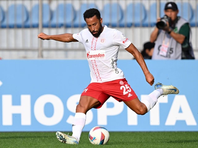 Andros Townsend of Antalyaspor during his side's Turkish Super Lig match against Kasimpasa, on September 22, 2024