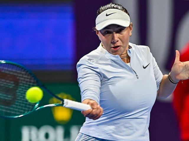 Amanda Anisimova in action at the Qatar Open on February 9, 2025