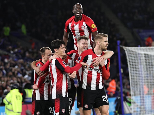 Brentford's Christian Norgaard celebrates with teammates on February 21, 2025