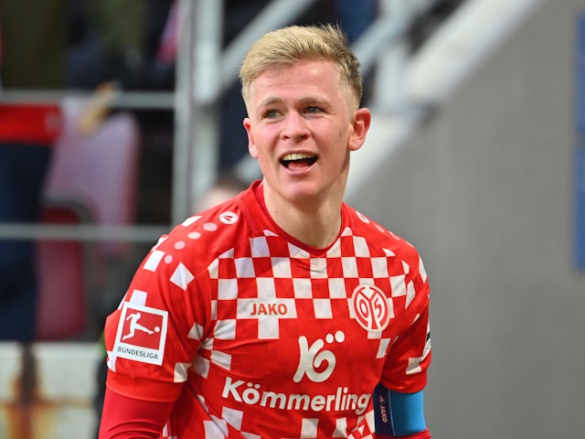 Jonathan Burkardt celebrates scoring for Mainz 05 on January 11, 2025