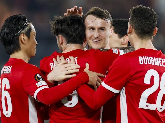 Dutch Delight: Bergvall error helps AZ overcome Tottenham